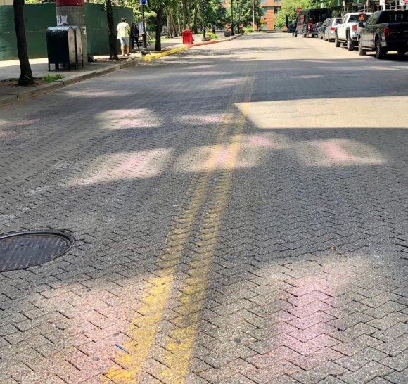 Hey, RIOC! Who's minding the store, street striping and painting redux? A reminder of what was, twin yellow stripes fade into oblivion near Blackwell House.
